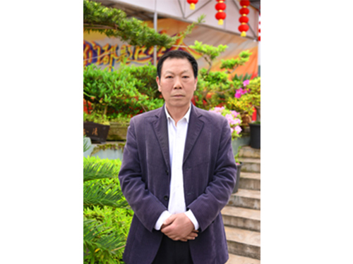 懷化市新華職業(yè)學(xué)校 董事長、理事長：宋逵  18607480036