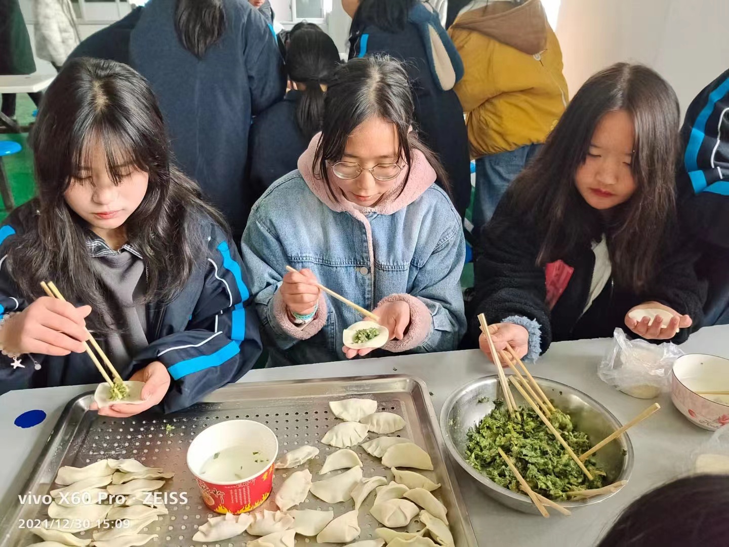 情暖校園，你是主“餃”！我校舉行周末實踐活動——包餃子